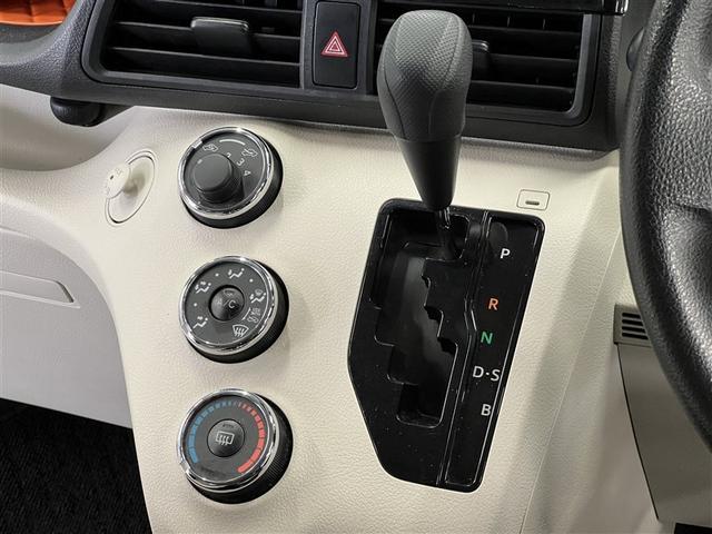 シエンタ X クルマイスタイプ1 Pツキ 衝突被害軽減ブレーキ 車線逸脱警報 デュアルエアバッグ 先進ライト 横滑防止装置 バックモニター ドライブレコーダー カーナビ フルセグTV CD・DVD再生装置 ローダウン イモビライザー ETC(30枚目)