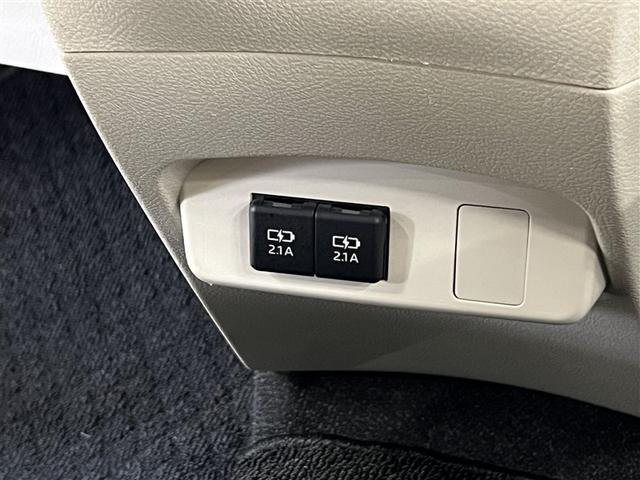 シエンタ X クルマイスタイプ1 Pツキ 衝突被害軽減ブレーキ 車線逸脱警報 デュアルエアバッグ 先進ライト 横滑防止装置 バックモニター ドライブレコーダー カーナビ フルセグTV CD・DVD再生装置 ローダウン イモビライザー ETC(31枚目)