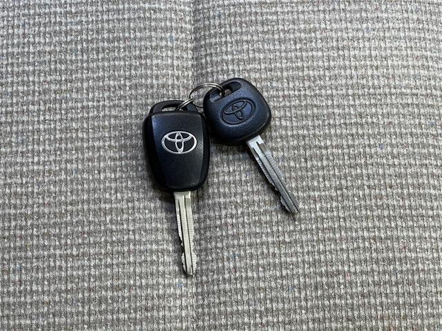 シエンタ X クルマイスタイプ1 Pツキ 衝突被害軽減ブレーキ 車線逸脱警報 デュアルエアバッグ 先進ライト 横滑防止装置 バックモニター ドライブレコーダー カーナビ フルセグTV CD・DVD再生装置 ローダウン イモビライザー ETC(33枚目)