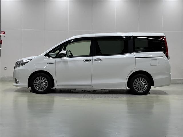 エスクァイア ハイブリッドＧｉ　Ｔ－Ｃｏｎｎｅｃｔナビ　ＥＴＣ　衝突被害軽減ブレーキ　ドライブレコーダー　先進ライト　ＬＥＤヘッドランプ　バックモニター　車線逸脱警報　両側電動スライドドア　クルーズコントロール　純正アルミホイール（2枚目）