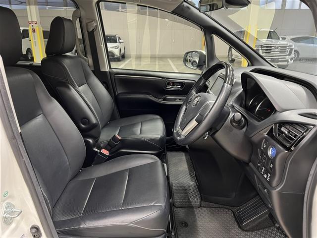 エスクァイア ハイブリッドＧｉ　Ｔ－Ｃｏｎｎｅｃｔナビ　ＥＴＣ　衝突被害軽減ブレーキ　ドライブレコーダー　先進ライト　ＬＥＤヘッドランプ　バックモニター　車線逸脱警報　両側電動スライドドア　クルーズコントロール　純正アルミホイール（11枚目）