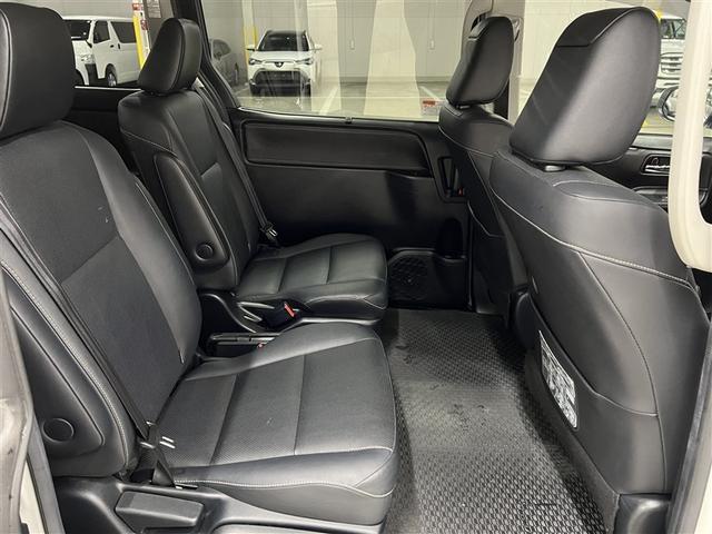 エスクァイア ハイブリッドＧｉ　Ｔ－Ｃｏｎｎｅｃｔナビ　ＥＴＣ　衝突被害軽減ブレーキ　ドライブレコーダー　先進ライト　ＬＥＤヘッドランプ　バックモニター　車線逸脱警報　両側電動スライドドア　クルーズコントロール　純正アルミホイール（13枚目）