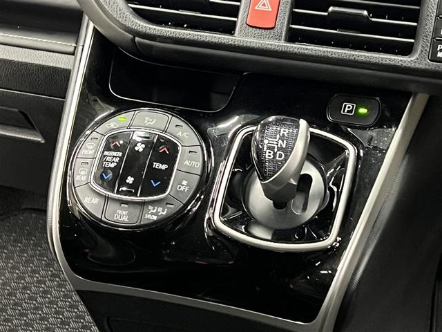 エスクァイア ハイブリッドＧｉ　Ｔ－Ｃｏｎｎｅｃｔナビ　ＥＴＣ　衝突被害軽減ブレーキ　ドライブレコーダー　先進ライト　ＬＥＤヘッドランプ　バックモニター　車線逸脱警報　両側電動スライドドア　クルーズコントロール　純正アルミホイール（25枚目）