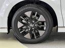 ステップワゴン ｅ：ＨＥＶスパーダ　ＬＥＤヘッドランプ　バックモニター　ブラインドスポットモニター　パノラミックビューモニター　フルセグ　ＤＶＤ再生装置　ＣＤ再生装置　メディアプレイヤー接続　３列シート　純正アルミ　スマートキ－　ＥＴＣ（8枚目）