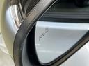 【ブラインドスポットモニター】隣を走る車両をレーダーで検知し、インジケーターを点灯。またウインカーを出した場合にはインジケーターも点滅させて注意を促します