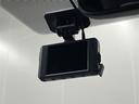 【ドライブレコーダー】最近では事故時の証拠などにも用いられようになったドライブレコーダーです 視界の邪魔にならないよう取付されております