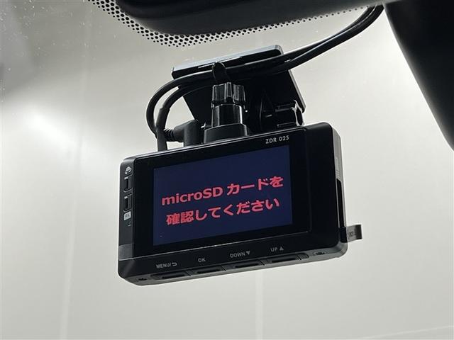 ヤリス ハイブリッドＺ　ＬＥＤヘッドランプ　バックモニター　ブラインドスポットモニター　パノラミックビューモニター　ドライブレコーダー　メディアプレイヤー接続　スマートキ－　イモビライザー　クルーズコントロール　ＥＴＣ（24枚目）