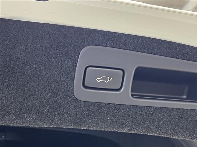 【パワーバックドア】ボタン一つでドアの開閉も楽々操作できます。