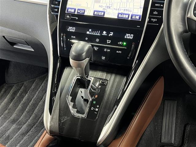 自動で車内温度を調整してくれる【オートエアコン】付きです