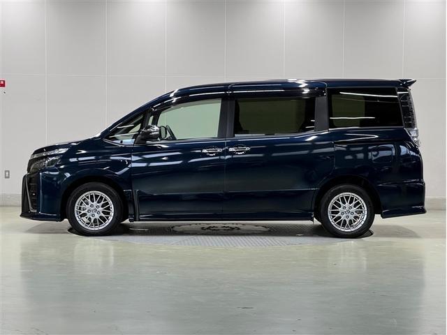 ヴォクシー ハイブリッドＺＳ　煌ＩＩＩ　ＥＴＣ　両側電動スライドドア　クルーズコントロール　純正アルミホイール　Ｔ－Ｃｏｎｎｅｃｔナビ　ドライブレコーダー　バックモニター　車線逸脱警報　ペダル踏み間違い急発進抑制装置　衝突被害軽減ブレーキ（2枚目）