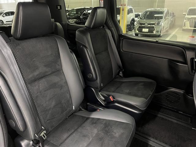 ヴォクシー ハイブリッドＺＳ　煌ＩＩＩ　ＥＴＣ　両側電動スライドドア　クルーズコントロール　純正アルミホイール　Ｔ－Ｃｏｎｎｅｃｔナビ　ドライブレコーダー　バックモニター　車線逸脱警報　ペダル踏み間違い急発進抑制装置　衝突被害軽減ブレーキ（13枚目）