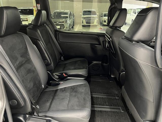 ヴォクシー ハイブリッドＺＳ　煌ＩＩＩ　ＥＴＣ　両側電動スライドドア　クルーズコントロール　純正アルミホイール　Ｔ－Ｃｏｎｎｅｃｔナビ　ドライブレコーダー　バックモニター　車線逸脱警報　ペダル踏み間違い急発進抑制装置　衝突被害軽減ブレーキ（14枚目）