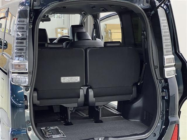 ヴォクシー ハイブリッドＺＳ　煌ＩＩＩ　ＥＴＣ　両側電動スライドドア　クルーズコントロール　純正アルミホイール　Ｔ－Ｃｏｎｎｅｃｔナビ　ドライブレコーダー　バックモニター　車線逸脱警報　ペダル踏み間違い急発進抑制装置　衝突被害軽減ブレーキ（16枚目）