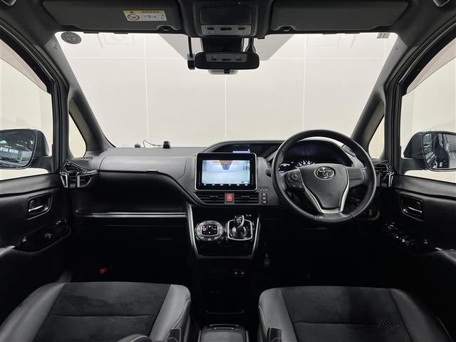 ヴォクシー ハイブリッドＺＳ　煌ＩＩＩ　ＥＴＣ　両側電動スライドドア　クルーズコントロール　純正アルミホイール　Ｔ－Ｃｏｎｎｅｃｔナビ　ドライブレコーダー　バックモニター　車線逸脱警報　ペダル踏み間違い急発進抑制装置　衝突被害軽減ブレーキ（17枚目）