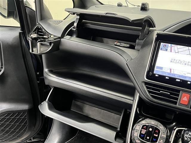 ヴォクシー ハイブリッドＺＳ　煌ＩＩＩ　ＥＴＣ　両側電動スライドドア　クルーズコントロール　純正アルミホイール　Ｔ－Ｃｏｎｎｅｃｔナビ　ドライブレコーダー　バックモニター　車線逸脱警報　ペダル踏み間違い急発進抑制装置　衝突被害軽減ブレーキ（30枚目）