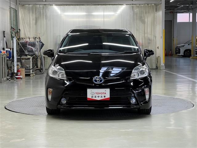 プリウス Ｓ　デュアル＋サイドエアバッグ　横滑防止装置　バックモニター　ＨＩＤヘッドランプ　カーナビ　フルセグＴＶ　イモビライザー　ＥＴＣ　純正アルミホイール　スマートキ－　ＣＤ・ＤＶＤ再生装置　リアスポイラー（5枚目）