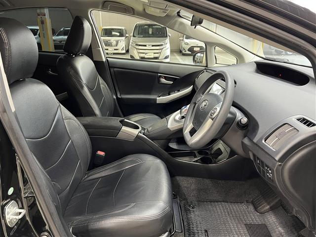 プリウス Ｓ　デュアル＋サイドエアバッグ　横滑防止装置　バックモニター　ＨＩＤヘッドランプ　カーナビ　フルセグＴＶ　イモビライザー　ＥＴＣ　純正アルミホイール　スマートキ－　ＣＤ・ＤＶＤ再生装置　リアスポイラー（11枚目）