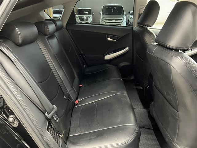 プリウス Ｓ　デュアル＋サイドエアバッグ　横滑防止装置　バックモニター　ＨＩＤヘッドランプ　カーナビ　フルセグＴＶ　イモビライザー　ＥＴＣ　純正アルミホイール　スマートキ－　ＣＤ・ＤＶＤ再生装置　リアスポイラー（13枚目）