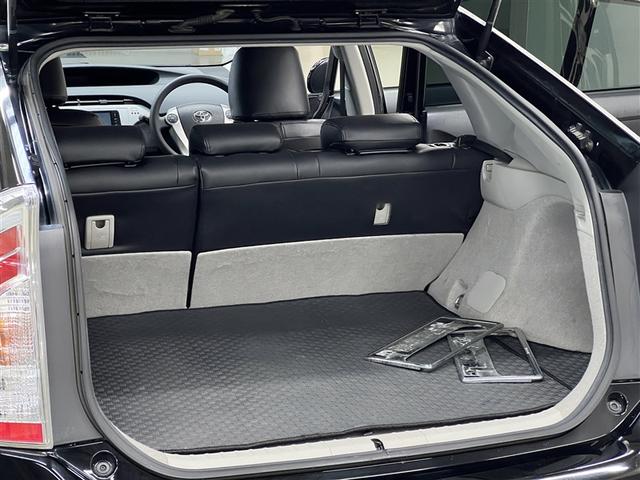 プリウス Ｓ　デュアル＋サイドエアバッグ　横滑防止装置　バックモニター　ＨＩＤヘッドランプ　カーナビ　フルセグＴＶ　イモビライザー　ＥＴＣ　純正アルミホイール　スマートキ－　ＣＤ・ＤＶＤ再生装置　リアスポイラー（14枚目）