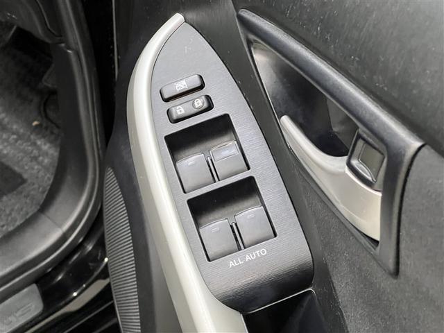 プリウス Ｓ　デュアル＋サイドエアバッグ　横滑防止装置　バックモニター　ＨＩＤヘッドランプ　カーナビ　フルセグＴＶ　イモビライザー　ＥＴＣ　純正アルミホイール　スマートキ－　ＣＤ・ＤＶＤ再生装置　リアスポイラー（17枚目）