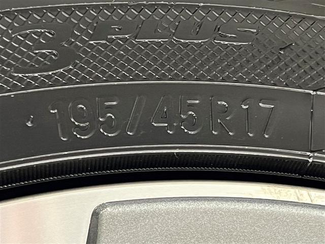 アクア G GRスポーツ・17インチパッケージ 衝突被害軽減ブレーキ 車線逸脱警報 横滑防止装置 デュアルエアバッグ LEDヘッドランプ 先進ライト バックモニター ドライブレコーダー カーナビ イモビライザー スマートキ- ETC フルセグTV(9枚目)