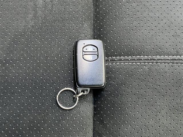 アクア G GRスポーツ・17インチパッケージ 衝突被害軽減ブレーキ 車線逸脱警報 横滑防止装置 デュアルエアバッグ LEDヘッドランプ 先進ライト バックモニター ドライブレコーダー カーナビ イモビライザー スマートキ- ETC フルセグTV(31枚目)