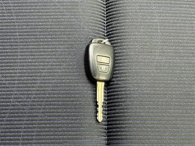 アクア S デュアルエアバッグ 横滑防止装置 キーレスエントリー イモビライザー メディアプレイヤー接続 CD再生装置 リアスポイラー ETC ABS ワンオーナー モケットシート フロントエアコン(27枚目)