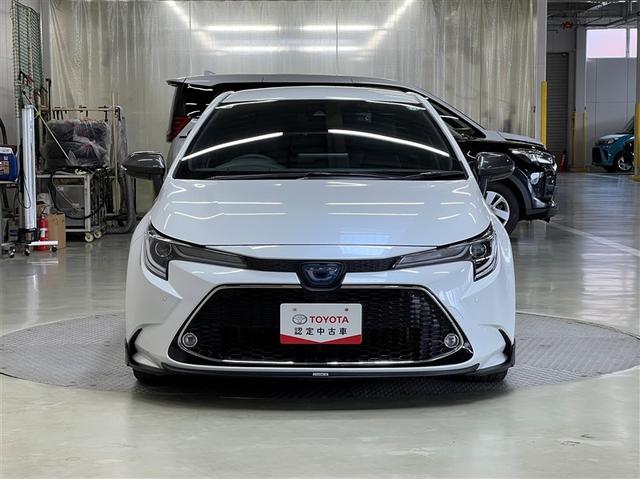 カローラ ハイブリッド　ダブルバイビー　ＬＥＤヘッドランプ　バックモニター　ブラインドスポットモニター　ドライブレコーダー　メディアプレイヤー接続　フルエアロ　純正アルミ　スマートキ－　イモビライザー　クルーズコントロール　ＥＴＣ（4枚目）