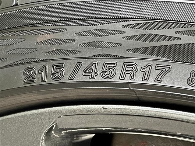 カローラ ハイブリッド　ダブルバイビー　ＬＥＤヘッドランプ　バックモニター　ブラインドスポットモニター　ドライブレコーダー　メディアプレイヤー接続　フルエアロ　純正アルミ　スマートキ－　イモビライザー　クルーズコントロール　ＥＴＣ（9枚目）