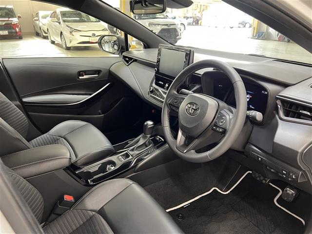 カローラ ハイブリッド　ダブルバイビー　ＬＥＤヘッドランプ　バックモニター　ブラインドスポットモニター　ドライブレコーダー　メディアプレイヤー接続　フルエアロ　純正アルミ　スマートキ－　イモビライザー　クルーズコントロール　ＥＴＣ（10枚目）