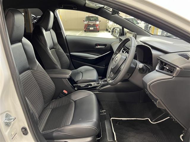 カローラ ハイブリッド　ダブルバイビー　ＬＥＤヘッドランプ　バックモニター　ブラインドスポットモニター　ドライブレコーダー　メディアプレイヤー接続　フルエアロ　純正アルミ　スマートキ－　イモビライザー　クルーズコントロール　ＥＴＣ（12枚目）