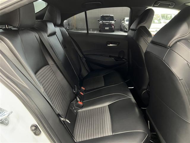 カローラ ハイブリッド　ダブルバイビー　ＬＥＤヘッドランプ　バックモニター　ブラインドスポットモニター　ドライブレコーダー　メディアプレイヤー接続　フルエアロ　純正アルミ　スマートキ－　イモビライザー　クルーズコントロール　ＥＴＣ（14枚目）