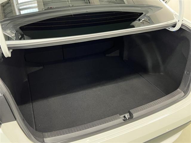 カローラ ハイブリッド　ダブルバイビー　ＬＥＤヘッドランプ　バックモニター　ブラインドスポットモニター　ドライブレコーダー　メディアプレイヤー接続　フルエアロ　純正アルミ　スマートキ－　イモビライザー　クルーズコントロール　ＥＴＣ（15枚目）