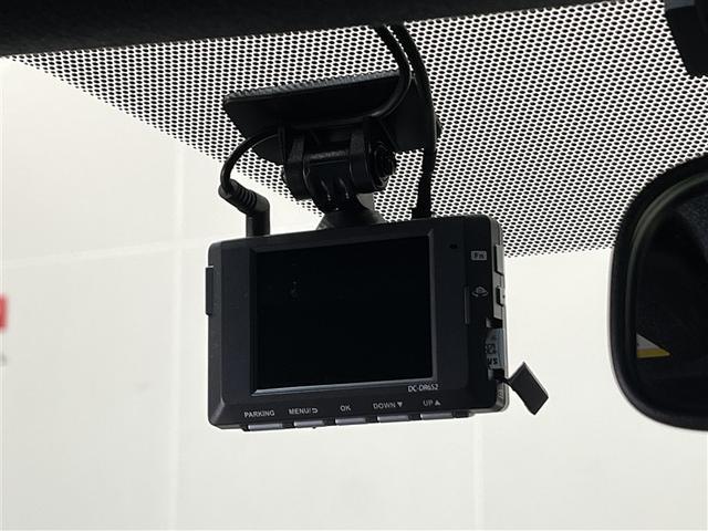 カローラ ハイブリッド　ダブルバイビー　ＬＥＤヘッドランプ　バックモニター　ブラインドスポットモニター　ドライブレコーダー　メディアプレイヤー接続　フルエアロ　純正アルミ　スマートキ－　イモビライザー　クルーズコントロール　ＥＴＣ（22枚目）