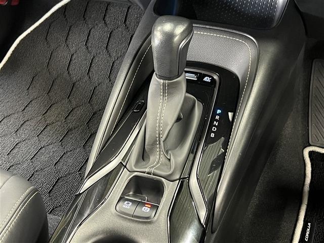 カローラ ハイブリッド　ダブルバイビー　ＬＥＤヘッドランプ　バックモニター　ブラインドスポットモニター　ドライブレコーダー　メディアプレイヤー接続　フルエアロ　純正アルミ　スマートキ－　イモビライザー　クルーズコントロール　ＥＴＣ（27枚目）