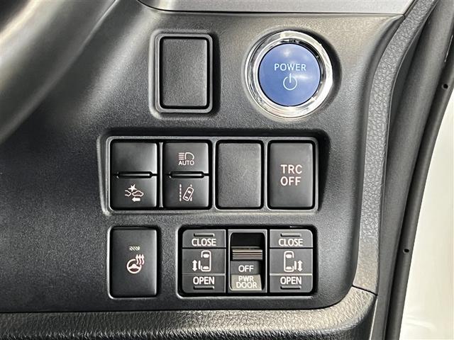 エスクァイア ハイブリッドＧｉプレミアムパッケジブラックテーラード　ＬＥＤヘッドランプ　バックモニター　ドライブレコーダー　Ｔ－Ｃｏｎｎｅｃｔナビ　フルセグ　ＤＶＤ再生装置　ＣＤ再生装置　メディアプレイヤー接続　後席モニター　３列シート　純正アルミ　フルフラット（18枚目）