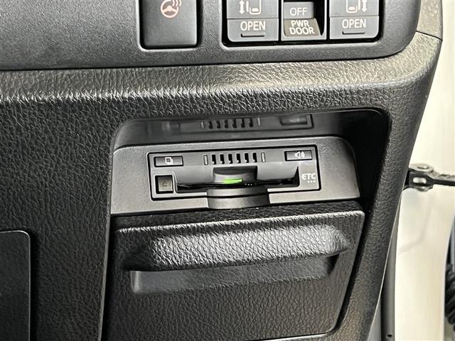 エスクァイア ハイブリッドＧｉプレミアムパッケジブラックテーラード　ＬＥＤヘッドランプ　バックモニター　ドライブレコーダー　Ｔ－Ｃｏｎｎｅｃｔナビ　フルセグ　ＤＶＤ再生装置　ＣＤ再生装置　メディアプレイヤー接続　後席モニター　３列シート　純正アルミ　フルフラット（19枚目）