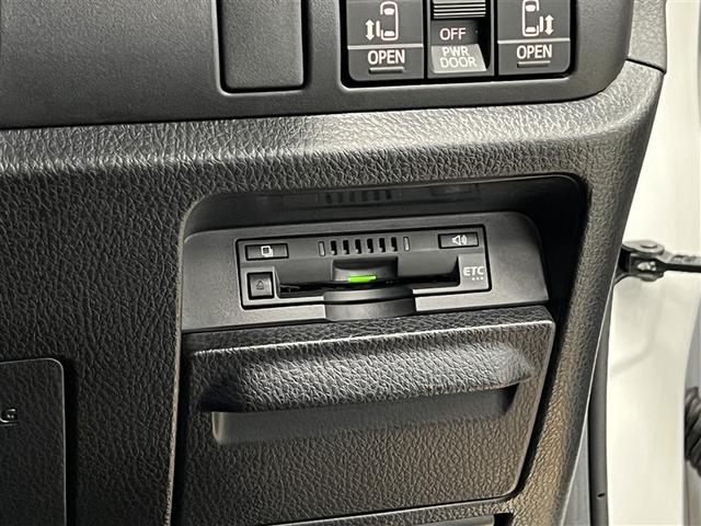 ヴォクシー ＺＳ　煌ＩＩＩ　ＬＥＤヘッドランプ　バックモニター　ドライブレコーダー　Ｔ－Ｃｏｎｎｅｃｔナビ　フルセグ　ＤＶＤ再生装置　ＣＤ再生装置　純正アルミ　３列シート　スマートキ－　イモビライザー　クルーズコントロール（21枚目）
