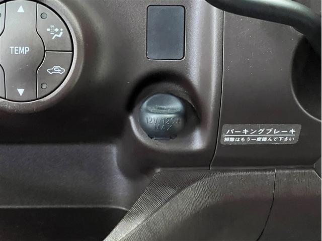 【アクセサリーソケット】車内で利用する電気製品の電源として広く利用できます