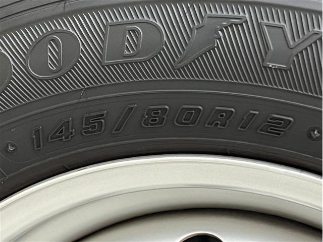 ハイゼットカーゴ ＤＸ　ＳＡＩＩＩ　ＬＥＤヘッドランプ　キーレスエントリー　衝突被害軽減ブレーキ　ペダル踏み間違い急発進抑制装置　車線逸脱警報　先進ライト　デュアルエアバッグ　ＡＢＳ　横滑防止装置　アイドリングストップ（8枚目）