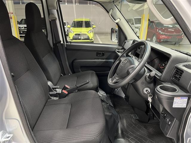 ハイゼットカーゴ ＤＸ　ＳＡＩＩＩ　ＬＥＤヘッドランプ　キーレスエントリー　衝突被害軽減ブレーキ　ペダル踏み間違い急発進抑制装置　車線逸脱警報　先進ライト　デュアルエアバッグ　ＡＢＳ　横滑防止装置　アイドリングストップ（11枚目）