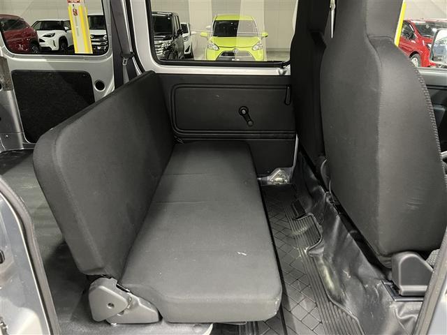 ハイゼットカーゴ ＤＸ　ＳＡＩＩＩ　ＬＥＤヘッドランプ　キーレスエントリー　衝突被害軽減ブレーキ　ペダル踏み間違い急発進抑制装置　車線逸脱警報　先進ライト　デュアルエアバッグ　ＡＢＳ　横滑防止装置　アイドリングストップ（13枚目）