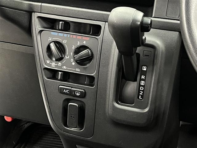 ハイゼットカーゴ ＤＸ　ＳＡＩＩＩ　ＬＥＤヘッドランプ　キーレスエントリー　衝突被害軽減ブレーキ　ペダル踏み間違い急発進抑制装置　車線逸脱警報　先進ライト　デュアルエアバッグ　ＡＢＳ　横滑防止装置　アイドリングストップ（19枚目）