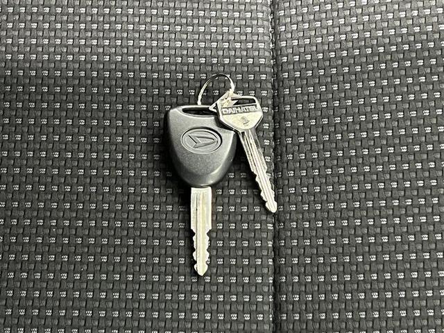 ハイゼットカーゴ ＤＸ　ＳＡＩＩＩ　ＬＥＤヘッドランプ　キーレスエントリー　衝突被害軽減ブレーキ　ペダル踏み間違い急発進抑制装置　車線逸脱警報　先進ライト　デュアルエアバッグ　ＡＢＳ　横滑防止装置　アイドリングストップ（24枚目）