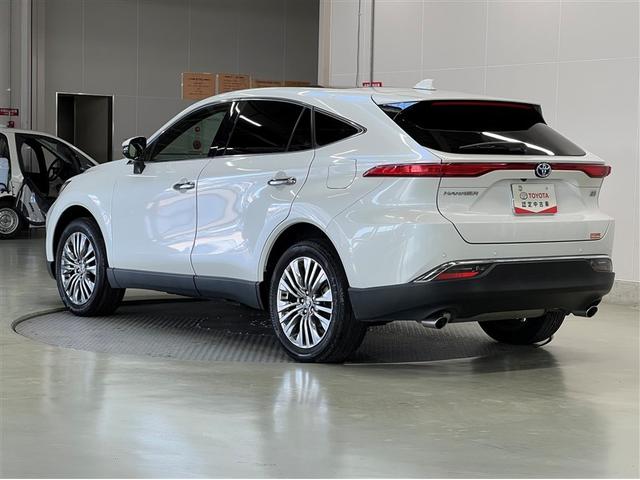 ハリアーハイブリッド Ｚ　レザーパッケージ　メモリーナビ　フルセグ　フルエアロ　本革　パワーシート　純正アルミ　サンルーフ　スマートキ－　クルーズコントロール　ＥＴＣ　ドライブレコーダー　全周囲カメラ　衝突被害軽減ブレーキ　ＬＥＤヘッドランプ（3枚目）