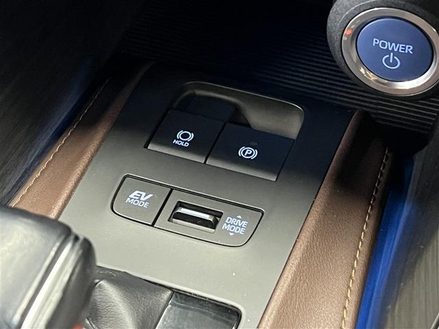 ハリアーハイブリッド Ｚ　レザーパッケージ　メモリーナビ　フルセグ　フルエアロ　本革　パワーシート　純正アルミ　サンルーフ　スマートキ－　クルーズコントロール　ＥＴＣ　ドライブレコーダー　全周囲カメラ　衝突被害軽減ブレーキ　ＬＥＤヘッドランプ（30枚目）