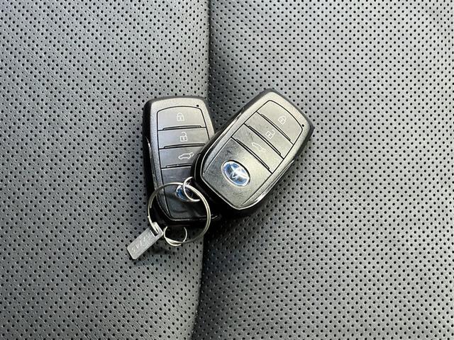 ハリアーハイブリッド Ｚ　レザーパッケージ　メモリーナビ　フルセグ　フルエアロ　本革　パワーシート　純正アルミ　サンルーフ　スマートキ－　クルーズコントロール　ＥＴＣ　ドライブレコーダー　全周囲カメラ　衝突被害軽減ブレーキ　ＬＥＤヘッドランプ（33枚目）