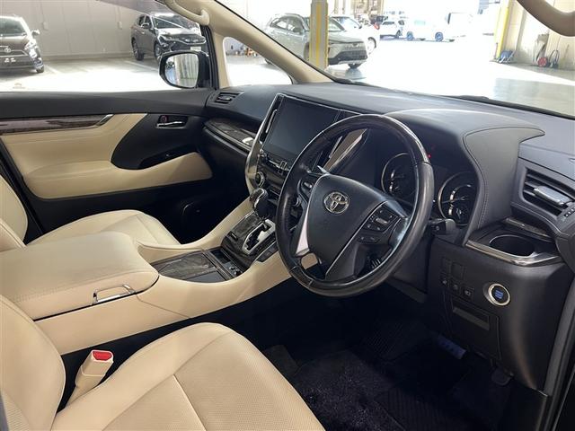 アルファード ３．５エグゼクティブラウンジ　本革シート　純正アルミ　サンルーフ　衝突被害軽減ブレーキ　ペダル踏み間違い急発進抑制装置　デュアル＋サイドエアバッグ　ＡＢＳ　オートエアコン　パワステ　パワーウィンドウ（10枚目）