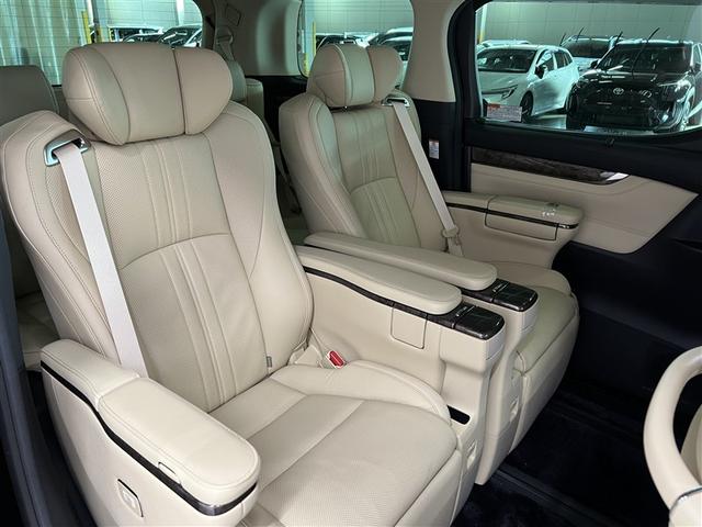 アルファード ３．５エグゼクティブラウンジ　本革シート　純正アルミ　サンルーフ　衝突被害軽減ブレーキ　ペダル踏み間違い急発進抑制装置　デュアル＋サイドエアバッグ　ＡＢＳ　オートエアコン　パワステ　パワーウィンドウ（13枚目）