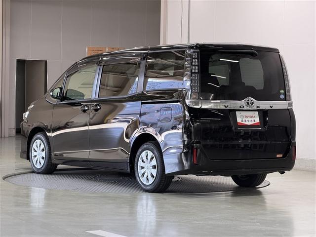 ヴォクシー Ｘ　カーナビ　ＥＴＣ　ＬＥＤヘッドランプ　バックモニター　横滑防止装置　両側電動スライドドア　イモビライザー　スマートキ－　３列シート　フルセグＴＶ　ＣＤ・ＤＶＤ再生装置　ＡＢＳ　デュアルエアバッグ（3枚目）